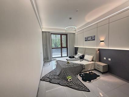 未央行政中心合租 白桦林团圆3室2厅/121平/低楼层